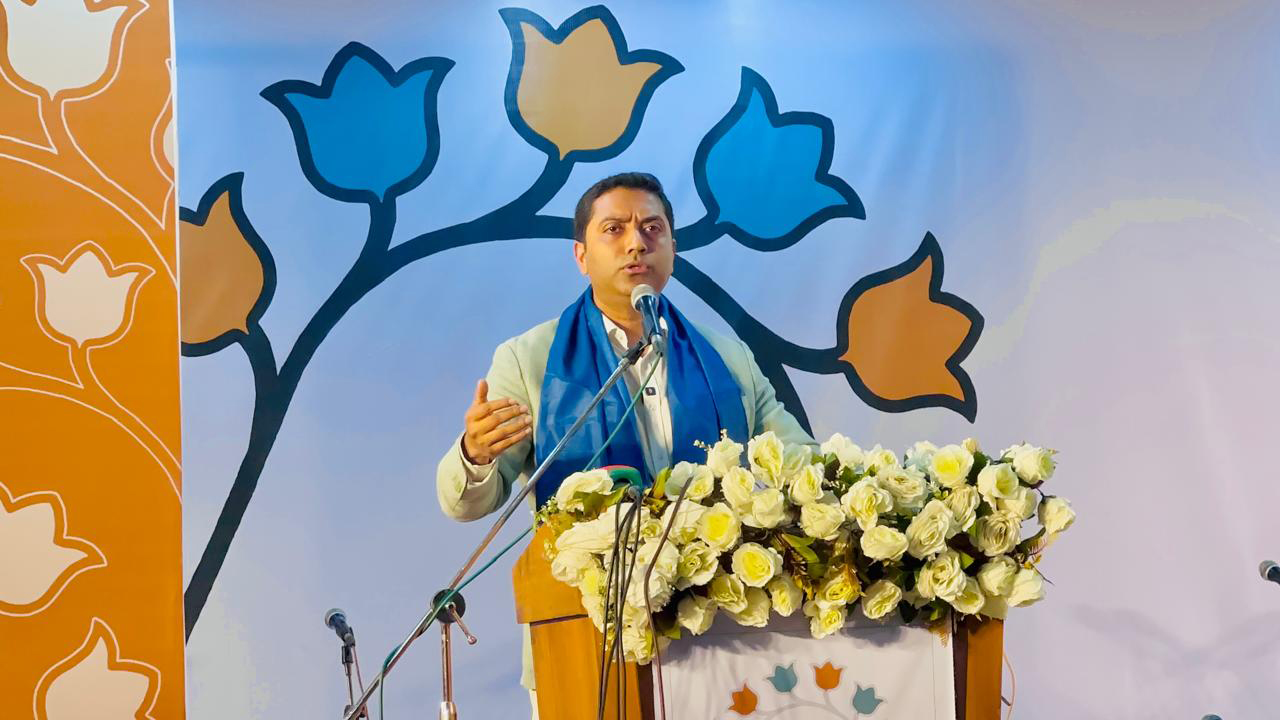 ‘সংস্কৃতি ও ধর্মকে জোর করে মুখোমুখি দাঁড় করানো হয়’, সংগীত প্রসঙ্গে ববি হাজ্জাজ
