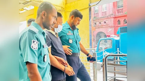 পুলিশের ওপর হামলার মামলায় বগাসহ ১৩ আসামি কারাগারে