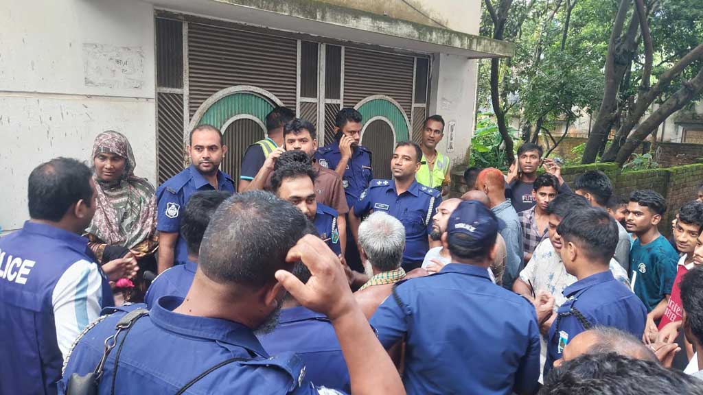 বগুড়ায় শিশুকে ধর্ষণচেষ্টার অভিযোগ, ইমামকে গণপিটুনি