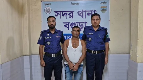 পুলিশের ওপর হামলা করে ২৮ মামলার আসামিকে ছিনিয়ে নেওয়ার চেষ্টা, আহত এএসআই