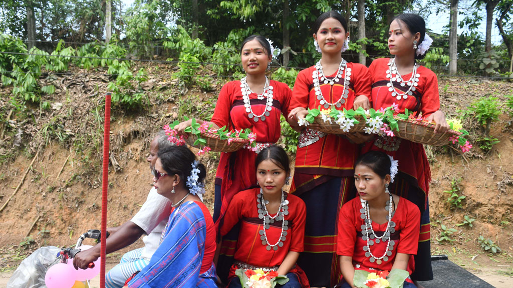 বৈসাবি উৎসবের হাওয়া পাহাড়ে