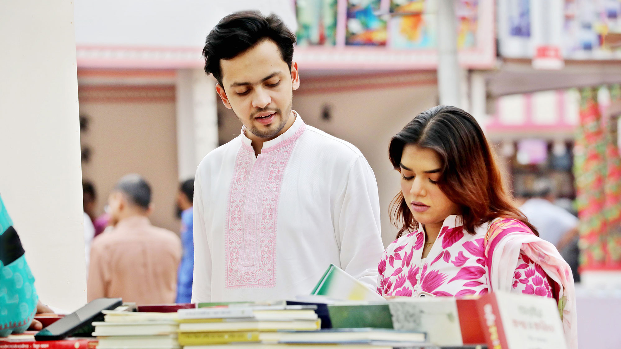 এ দেশে আসে না ফাগুন, আসে যে ফেব্রুয়ারি