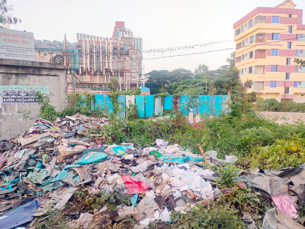 চট্টগ্রামের আনোয়ারা: মেডিকেল বর্জ্য খালে বাড়ছে স্বাস্থ্যঝুঁকি