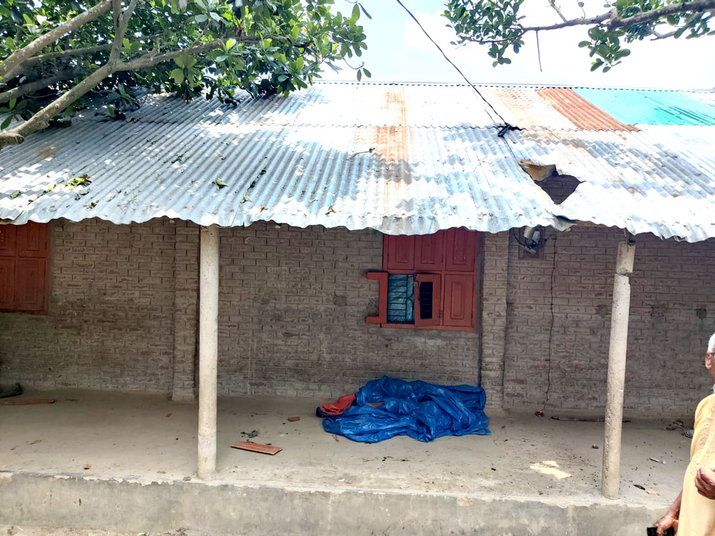 ছাগলে গাছ খাওয়া নিয়ে তর্কাতর্কি থেকে মারামারি, ককটেল বিস্ফোরণ, বাড়িঘর ভাঙচুর