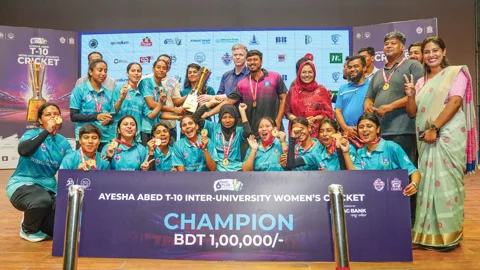 নারী শিক্ষার্থীদের ক্রিকেট উৎসব