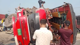 ব্রাহ্মণবাড়িয়ায় কাভার্ড ভ্যানের সঙ্গে বাসের মুখোমুখি সংঘর্ষ, দুই যাত্রী নিহত