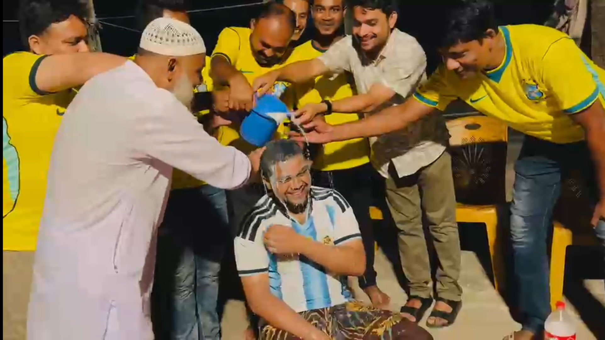 ১০ লিটার দুধে গোসল করে আর্জেন্টিনা ছেড়ে ব্রাজিলে শেরপুরের শিবু
