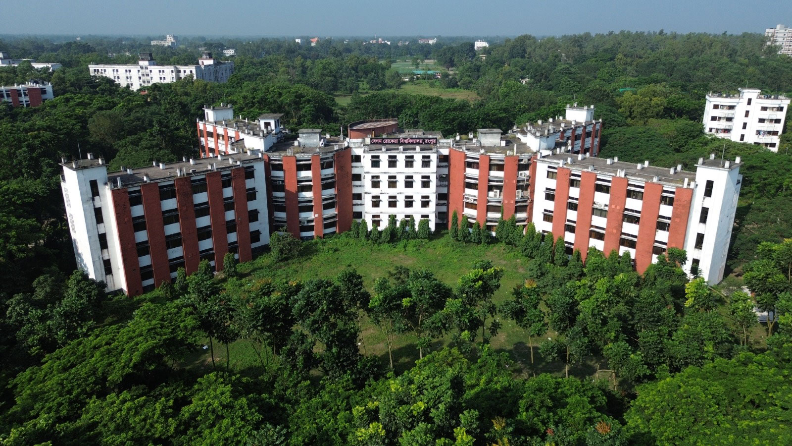 বিদ্যুতায়িত হয়ে ছাত্রের মৃত্যু, বেরোবি প্রশাসনের ‘কার্পণ্যে’ শিক্ষার্থীদের ক্ষোভ