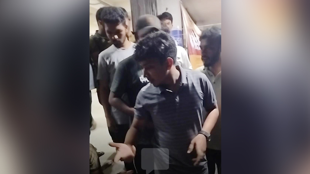 বেরোবিতে অনশন ভাঙায় আন্দোলনের নেতাকে সমন্বয়কের হুমকি