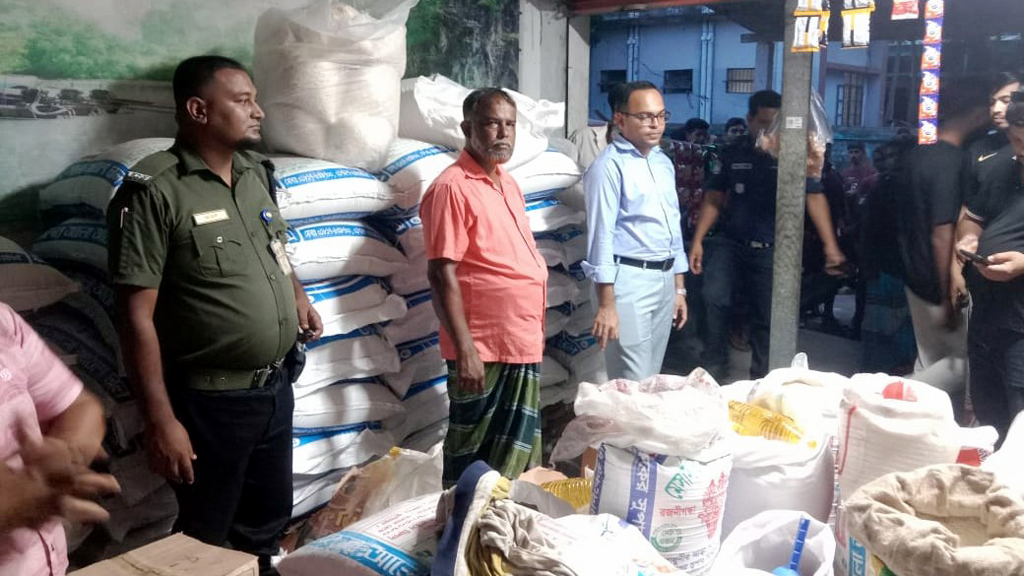 বুড়িচংয়ে দোকানে মিলল টিসিবির ১ হাজার ৪৪২ লিটার তেল