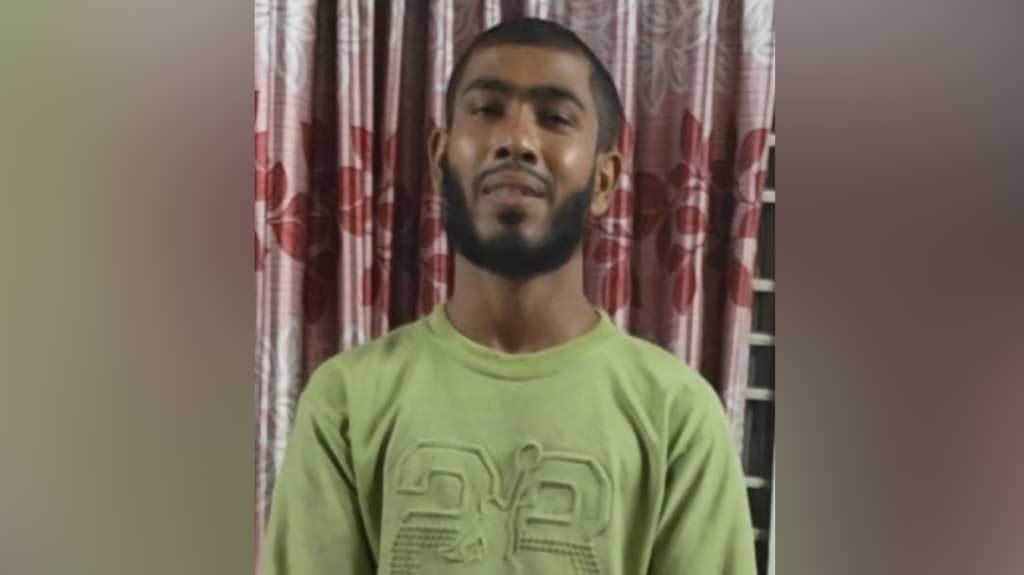 স্ত্রীকে উপর্যুপরি কোপানোর পর মৃত ভেবে থানায় আত্মসমর্পণ
