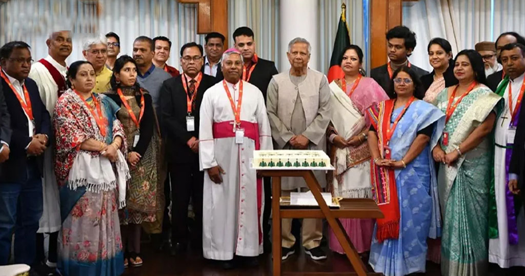 ধর্মীয় সংহতি চাই, সবাই মিলে একত্রে থাকব: বড়দিনের শুভেচ্ছা বিনিময়ে প্রধান উপদেষ্টা