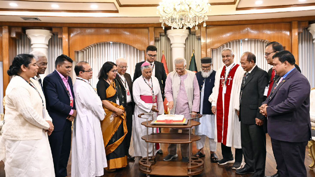 বড়দিন উপলক্ষে ধর্মীয় নেতাদের সঙ্গে প্রধান উপদেষ্টার শুভেচ্ছা বিনিময়