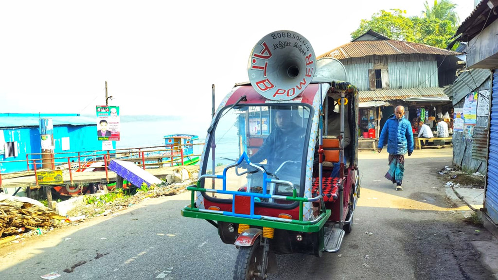 মাইকিং করে চাঁদাবাজদের সতর্ক করল বিএনপি, ‘ইতিবাচক’ বললেন স্থানীয়রা