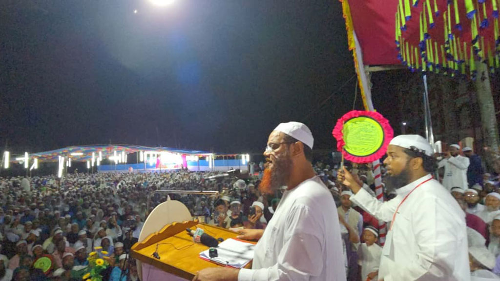 ভোটের মাধ্যমে চাঁদাবাজ ও দখলবাজদের রুখে দিতে হবে: মুফতি ফয়জুল করীম
