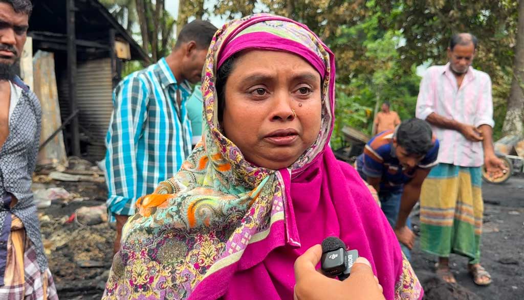 ‘মায়ের লাশ রেখে কেমনে এখানে আসি’—কান্নাজড়িত কণ্ঠে বললেন সুরমা