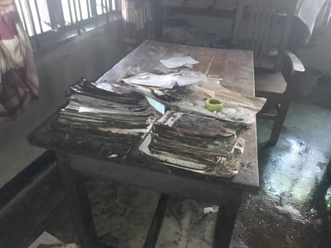 ব্রাহ্মণবাড়িয়ায় গ্রামীণ ব্যাংকে পেট্রল ঢেলে আগুন দেওয়ার অভিযোগ