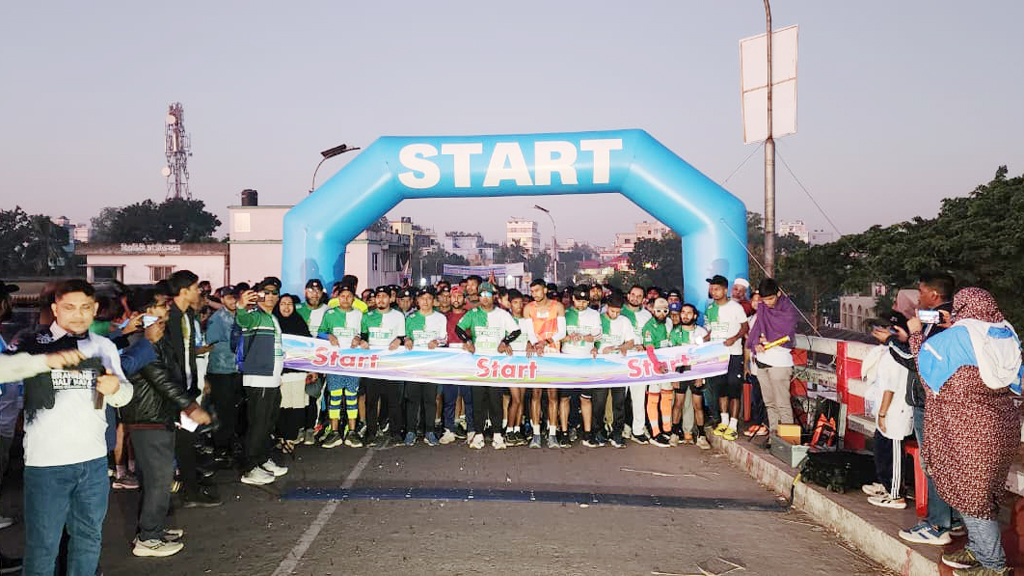 নানা বয়সী দৌড়বিদদের অংশগ্রহণে ব্রাহ্মণবাড়িয়ায় হাফ ম্যারাথন