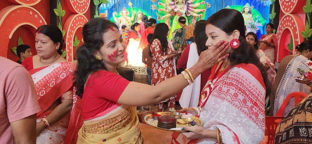 প্রতিমা বিসর্জন আজ, ব্রাহ্মণবাড়িয়ায় সিঁদুর খেলে দেবীকে বিদায়