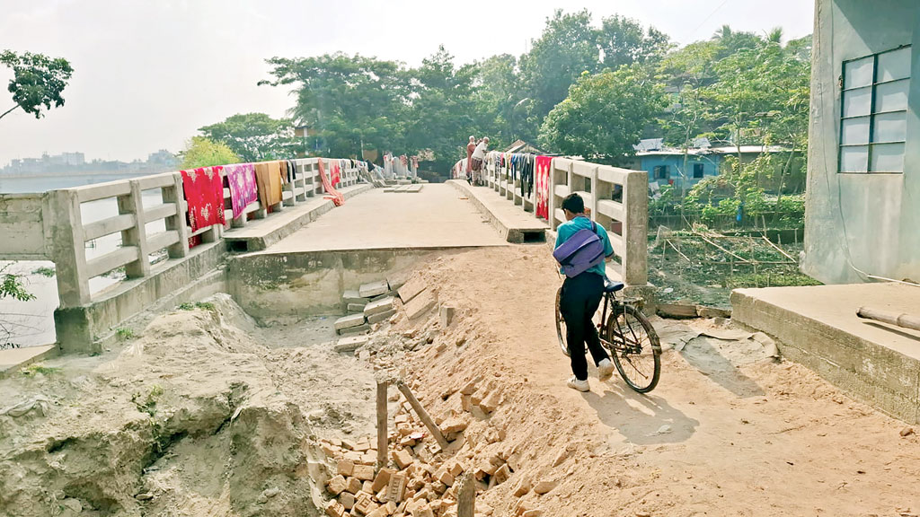 উপকারে আসছে না ২ কোটি টাকার সেতু