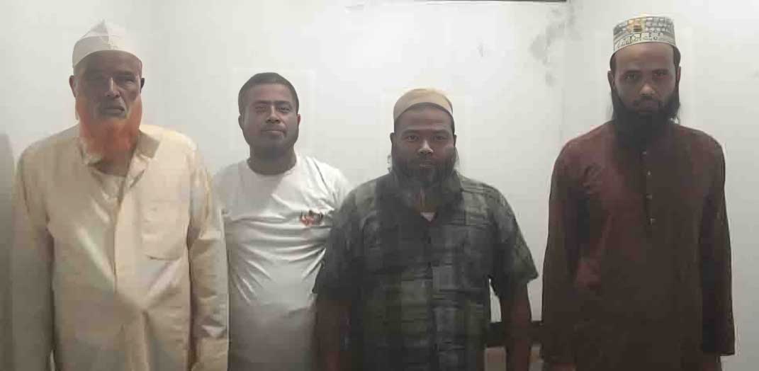 ‘চাঁদা না পেয়ে’ ১০ দোকানে তালা, জামায়াত নেতা ও বিএনপির কর্মীসহ গ্রেপ্তার ৪