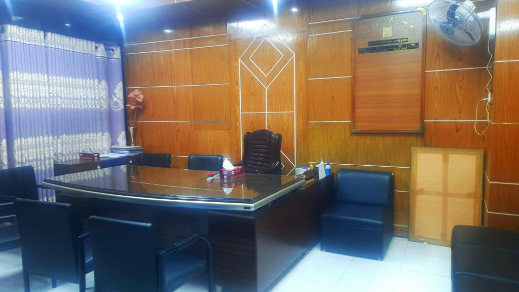 ব্রাকসু নির্বাচন: মনোনয়নপত্র জমার শেষ দিনে অফিসে তালা, কর্মকর্তারা লাপাত্তা