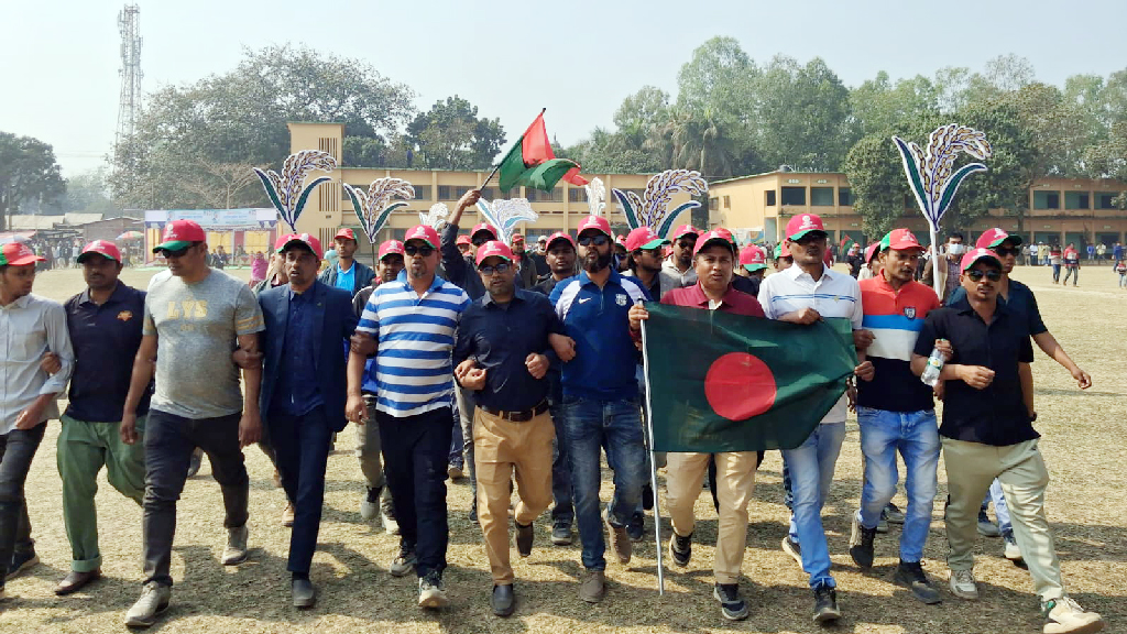 তারেক রহমানের জনসভায় খণ্ড খণ্ড মিছিল নিয়ে আসছেন নেতা-কর্মীরা