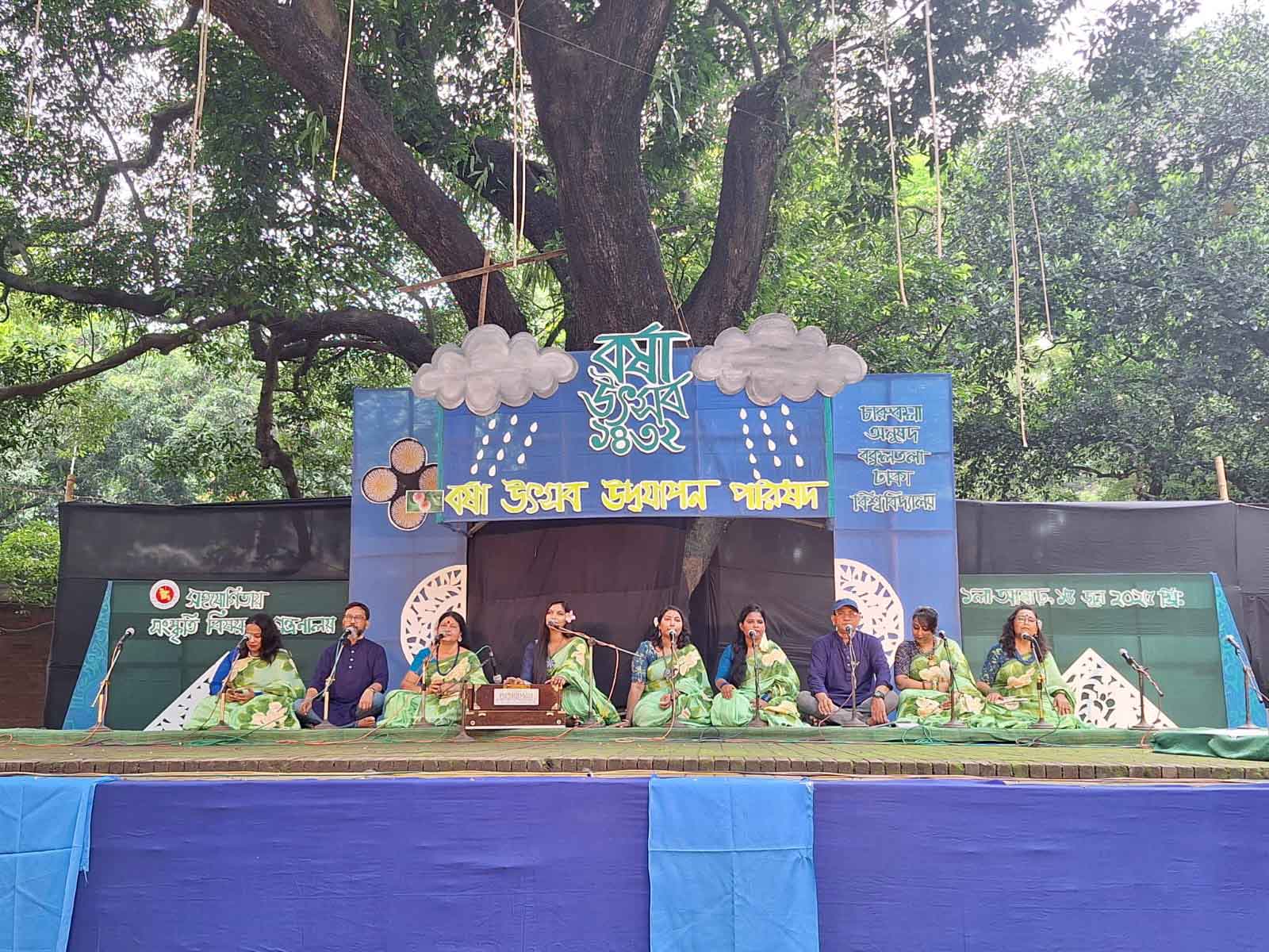সেতারের বাদনে বর্ষাকে আবাহন