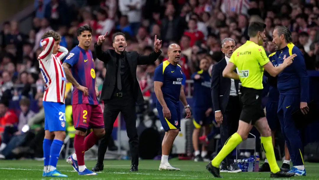 ‘রেফারির ১০ বিতর্কিত সিদ্ধান্তের সুবিধা পেয়েছে বার্সেলোনা’