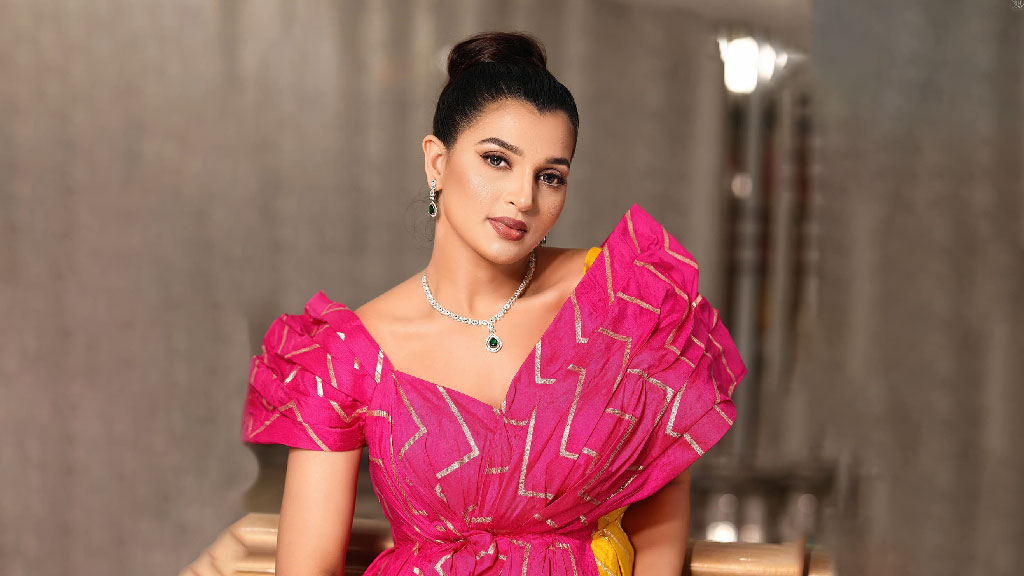 নারীর ক্ষমতায়ন নিয়ে কথা বললেন বর্ষা