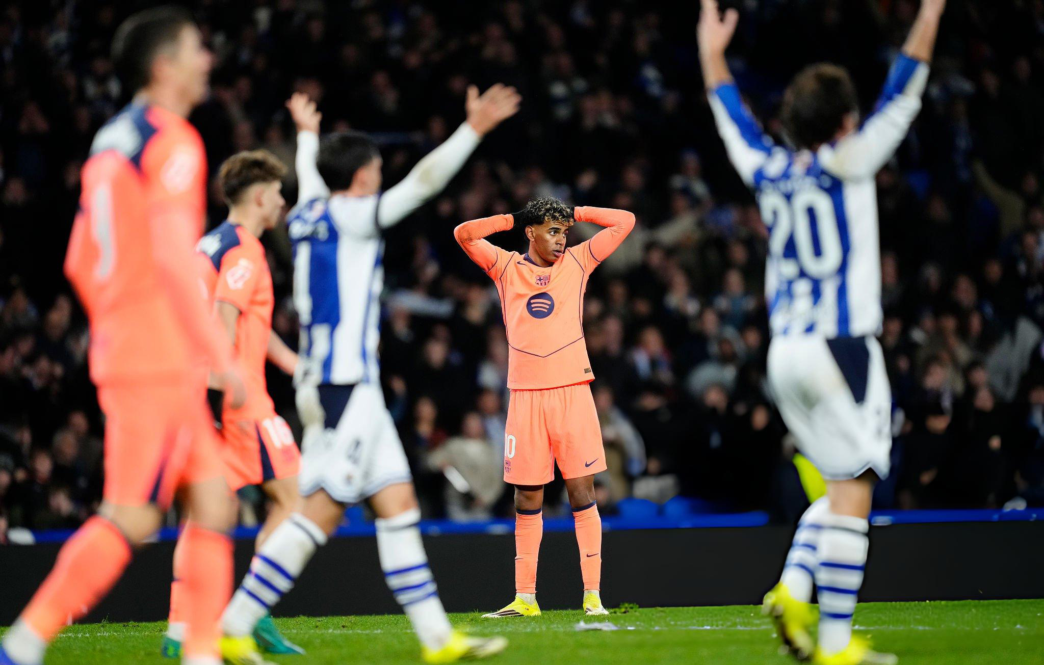 হারের পর রেফারিকে দুষছে বার্সেলোনা