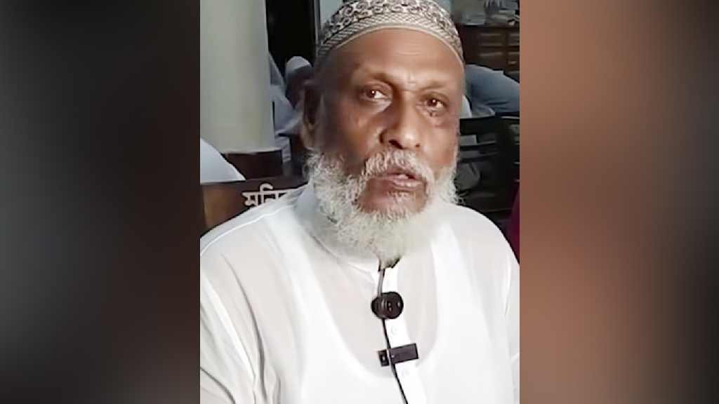 অণ্ডকোষ চে‌পে ধ‌রে চেকে স্বাক্ষর: অবশেষে মুখ খুললেন আব্দুল আজিজ
