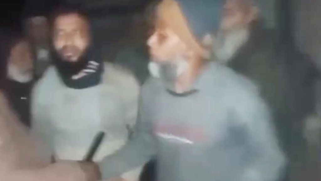 বরিশালে জামায়াত নেতার বাসভবন থেকে আটকের অভিযোগ, ৪ সহকারী প্রিসাইডিং কর্মকর্তাকে অব্যাহতি