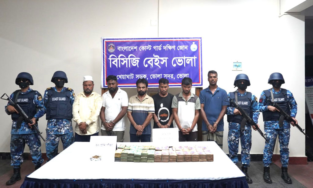 কোস্ট গা‌র্ডের অভিযা‌নে ৫৩ ড্রেজার, ৩৬ বাল্কহেড জব্দ: ইজারাদারসহ গ্রেপ্তার ৬
