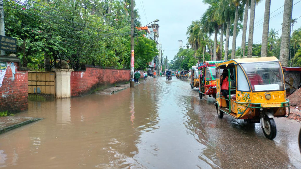 নিম্নচাপের প্রভাব: দক্ষিণাঞ্চলে নদ–নদীর পানি বিপৎসীমার ওপরে