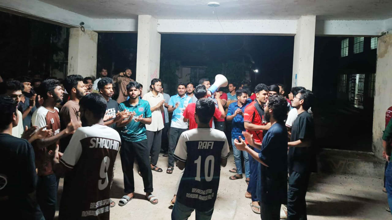 কম্বাইন্ড ডিগ্রির দাবিতে পবিপ্রবি বরিশাল ক্যাম্পাসে ‘কমপ্লিট শাটডাউন’