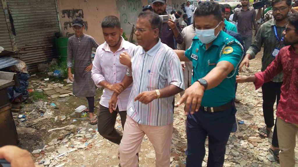 স্বাস্থ্য খাতের সংস্কার চেয়ে ‘জয় বাংলা, জয় বঙ্গবন্ধু’ স্লোগান, আটক ১