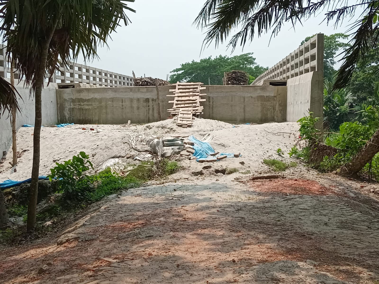 ৭ কোটি টাকার সেতু: সংযোগ সড়ক না থাকায় অব্যবহৃত