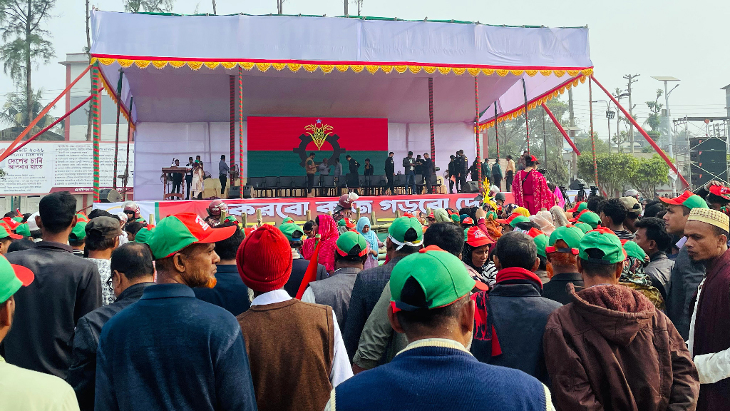 আজ বরিশালে আসছেন তারেক রহমান, জনসভাস্থলে সমবেত হচ্ছেন নেতা-কর্মীরা