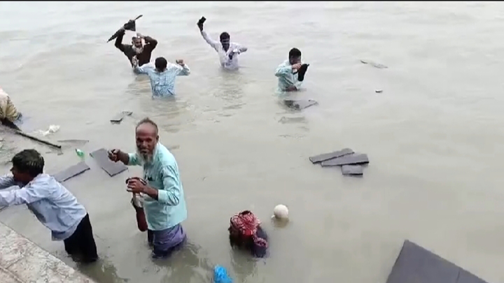 প্রধানমন্ত্রীর সমাবেশে যাওয়ার পথে ট্রলারডুবি