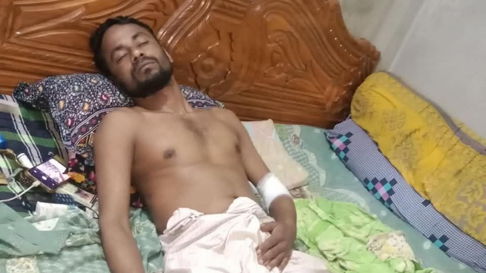 তুলে নিয়ে যুবলীগ কর্মীকে নির্যাতন, বিএনপি নেতার দাবি—‘ধরতে বলেছিল পুলিশ’