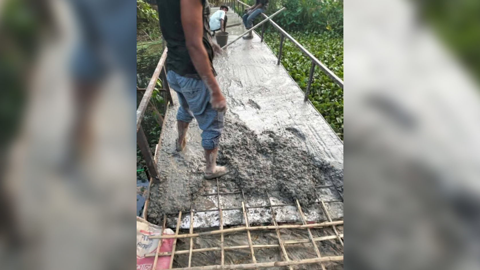 ব্রিজের ঢালাইয়ে রডের বদলে বাঁশের কঞ্চি দেওয়ার অভিযোগ