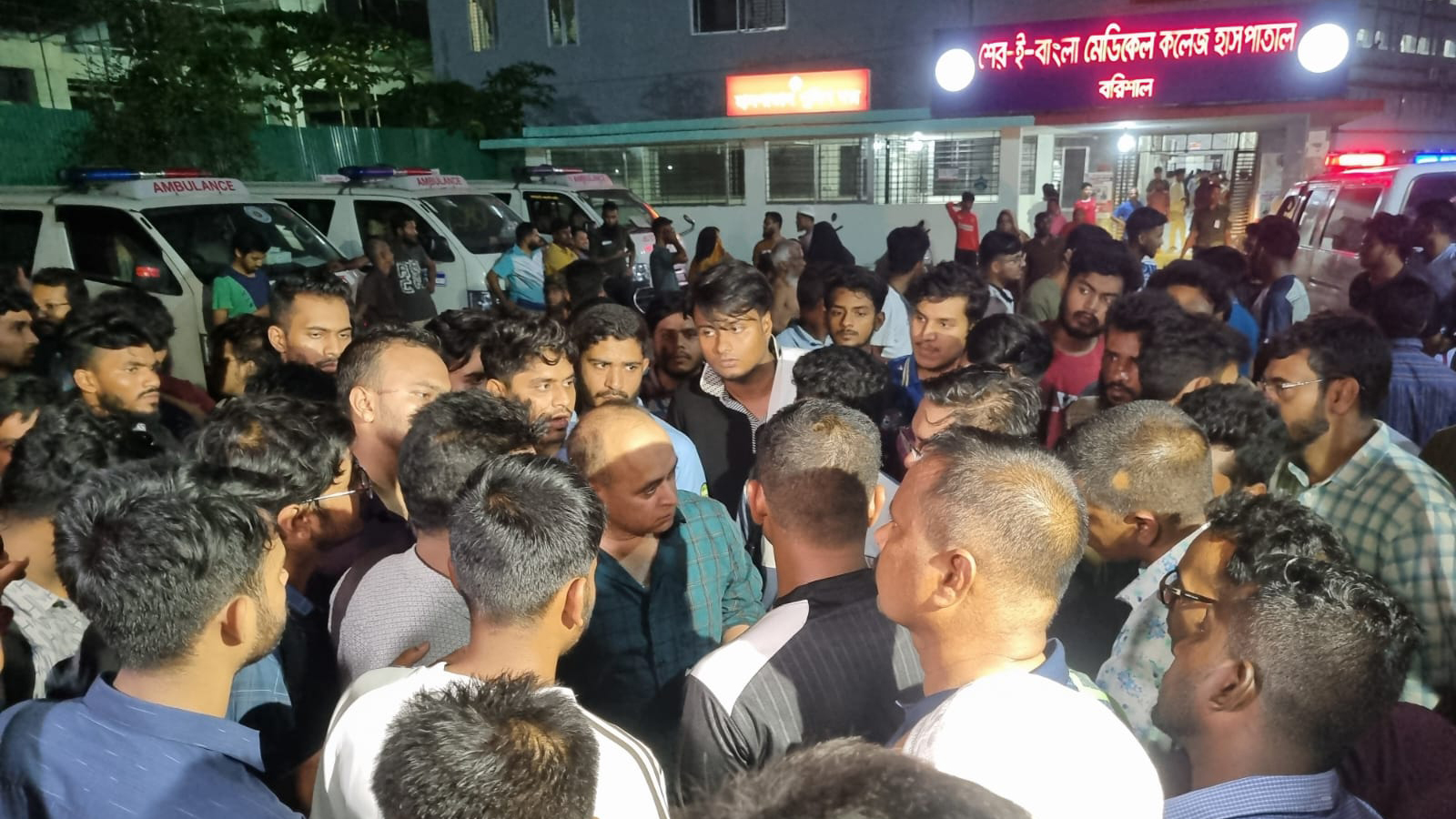 শেবাচিম হাসপাতালে নবজাতকের মৃত্যু ঘিরে স্বজনদের সঙ্গে ইন্টার্ন চিকিৎসকদের সংঘর্ষ