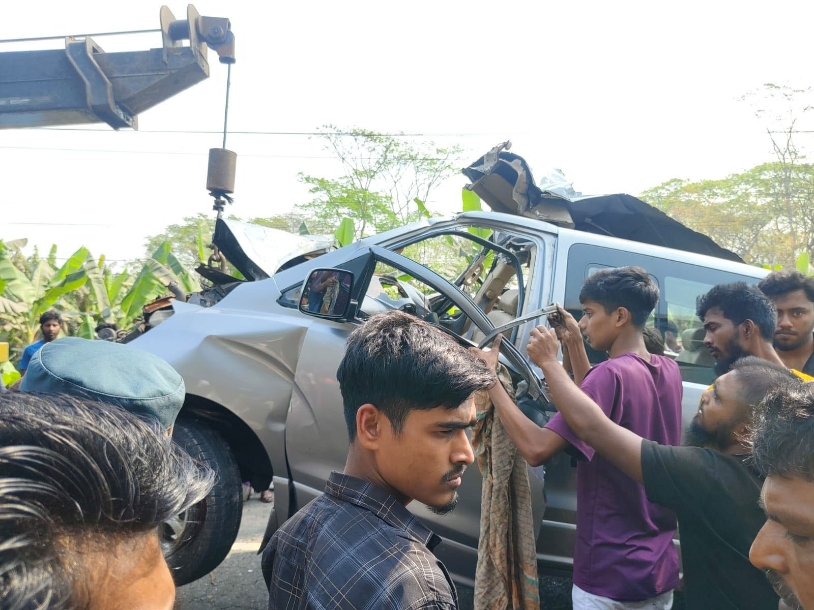 গৌরনদীতে বাস–মাইক্রোবাস সংঘর্ষে নিহত ২, আহত ৩