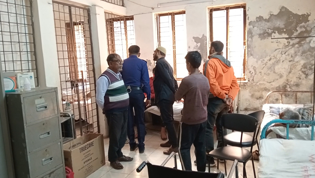 পিরোজপুরে গণপিটুনিতে এক ডাকাত নিহত, আহত অবস্থায় আটক ১