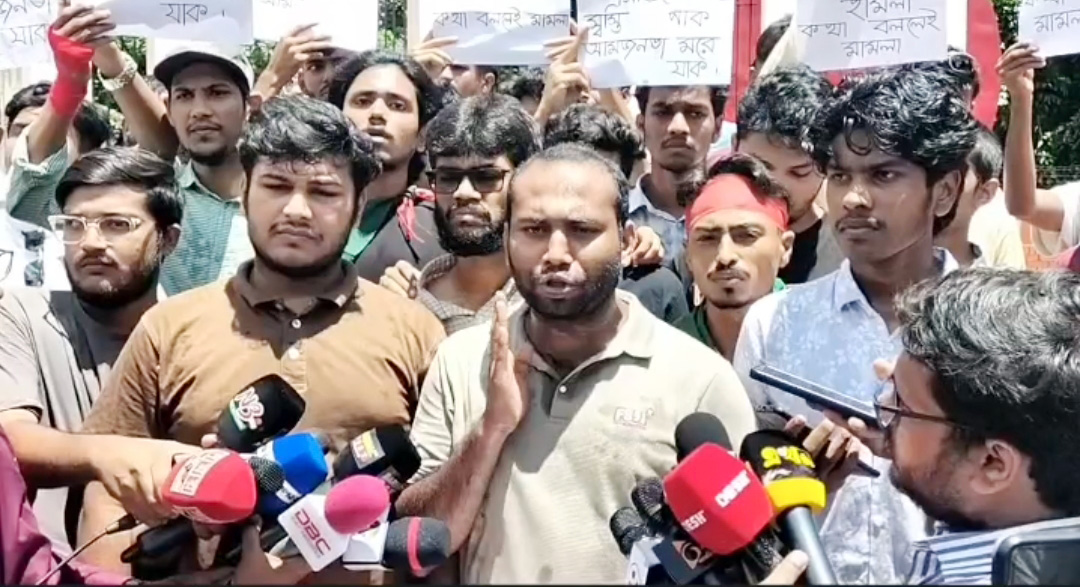 স্বাস্থ্য খাতে সংস্কারের দাবি: ‘হামলাকারী শেবাচিমের কর্মচারীরা ১৫ আগস্ট কাঙালিভোজ খায়’