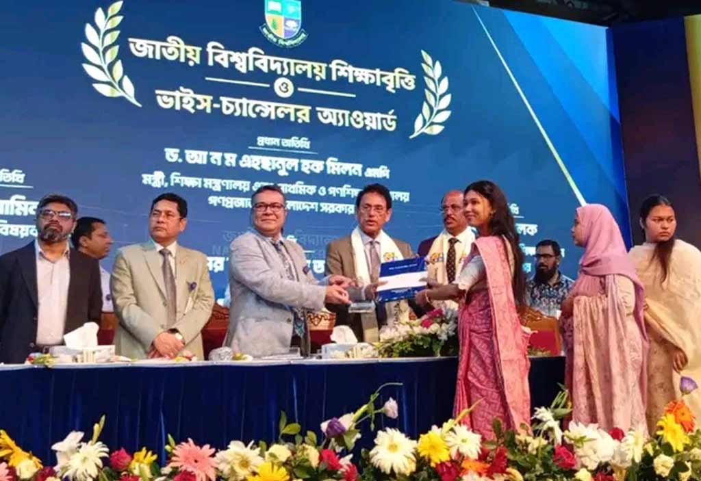 জাতীয় বিশ্ববিদ্যালয়: ‘ভাইস চ্যান্সেলর অ্যাওয়ার্ড’ পেলেন বিএম কলেজের দুই শিক্ষার্থী