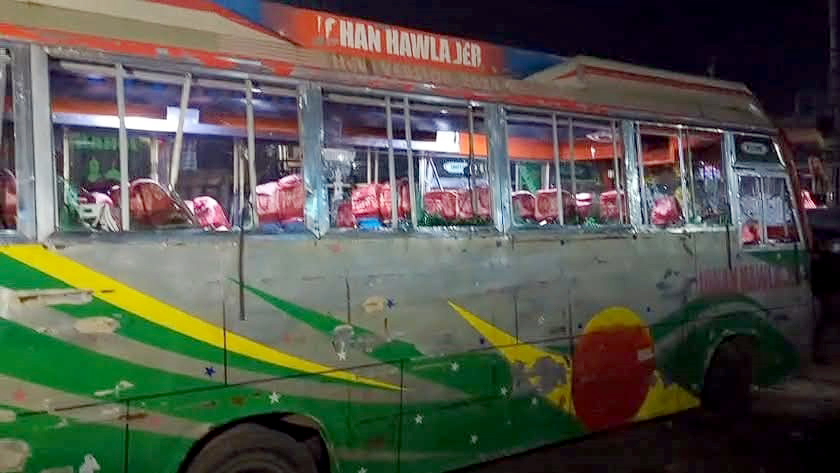 হাফ ভাড়া নিয়ে বিরোধ, ‘জবাবে’ ২০ বাস ভাঙচুর শিক্ষার্থীদের, সংঘর্ষে আহত ৩০
