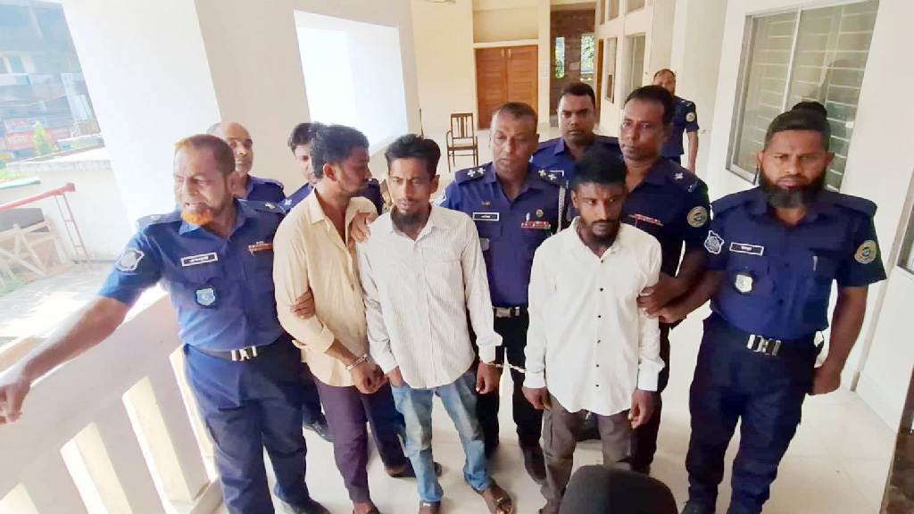 বরিশালে গৃহবধূকে দলবদ্ধ ধর্ষণের দায়ে ৪ জনের মৃত্যুদণ্ড