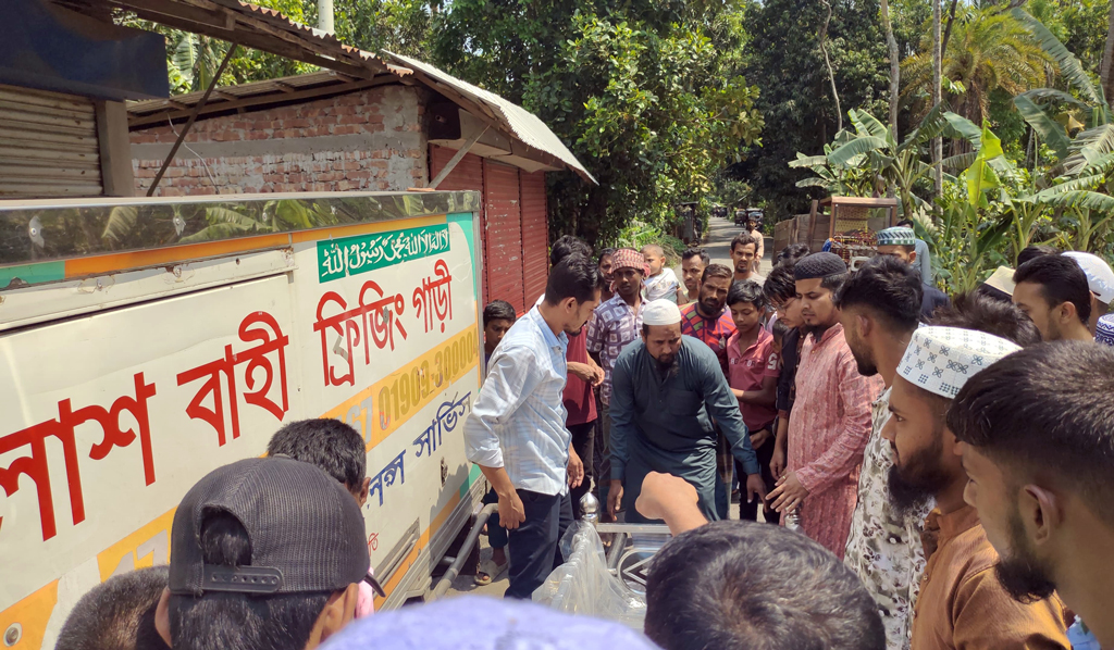 বাবা বুড়িগঙ্গায় নিখোঁজ, স্ত্রী হাসপাতালে, নিথর দেহে বাড়িতে ফিরলেন সোহেল